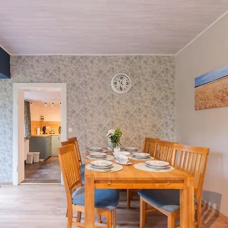 Huus De Freese 35224 בית נופש *